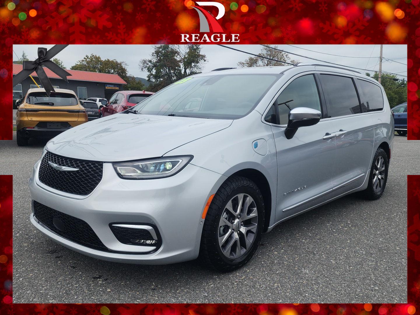 2023 Chrysler Pacifica Hybrid Pinnacle's photo