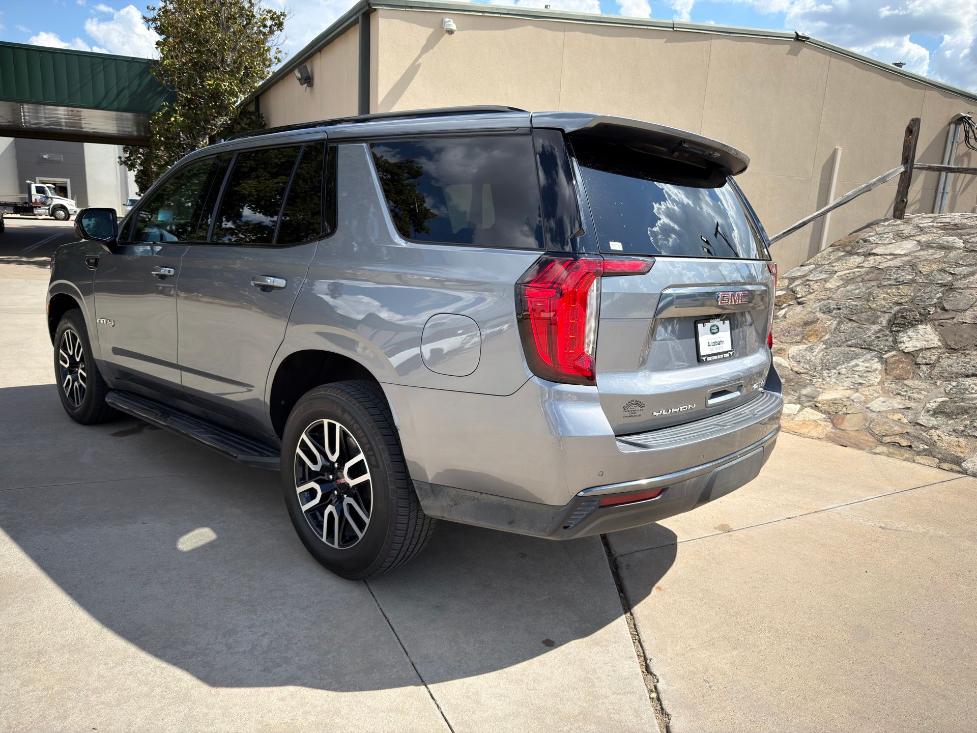 2021 Gmc Yukon AT4 photo 2