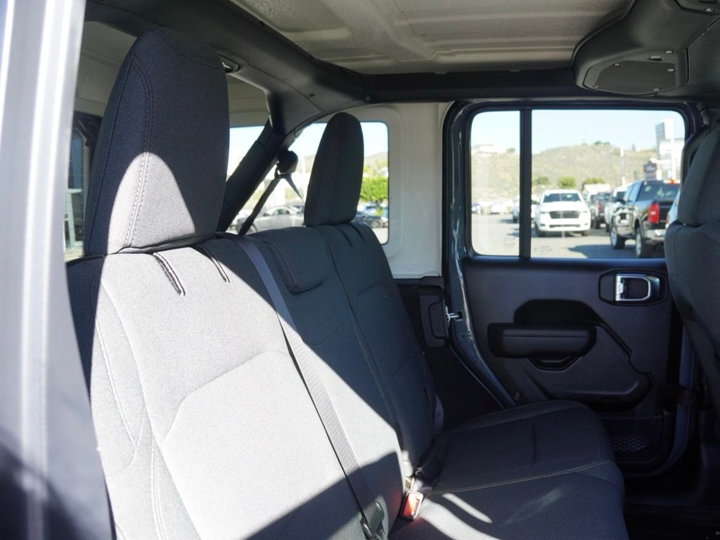 New 2026 Anvil Clear-Coat Exterior Paint Jeep 4-Door Sport S image 24