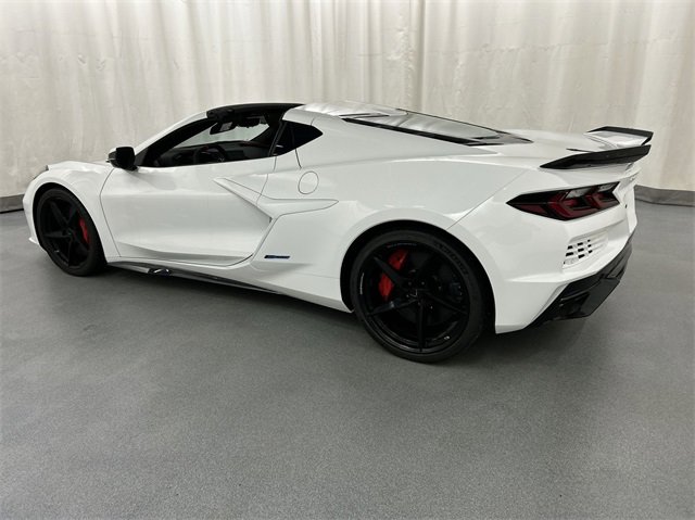 2025 Chevrolet Corvette E-Ray 2LZ photo 3