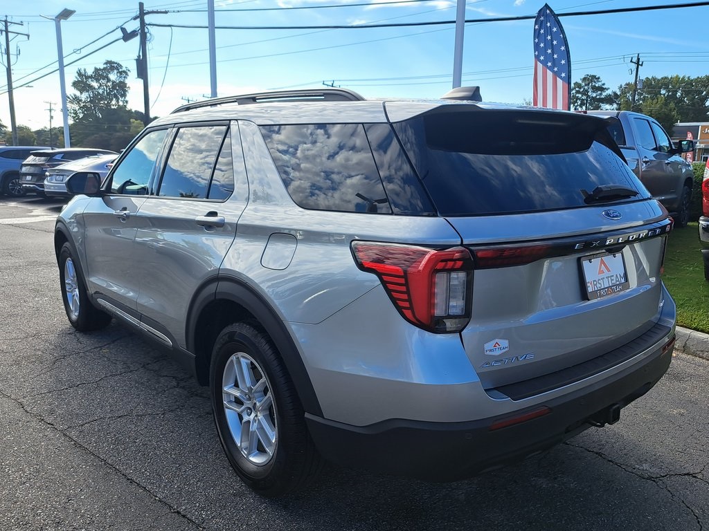 2025 Ford Explorer photo 9