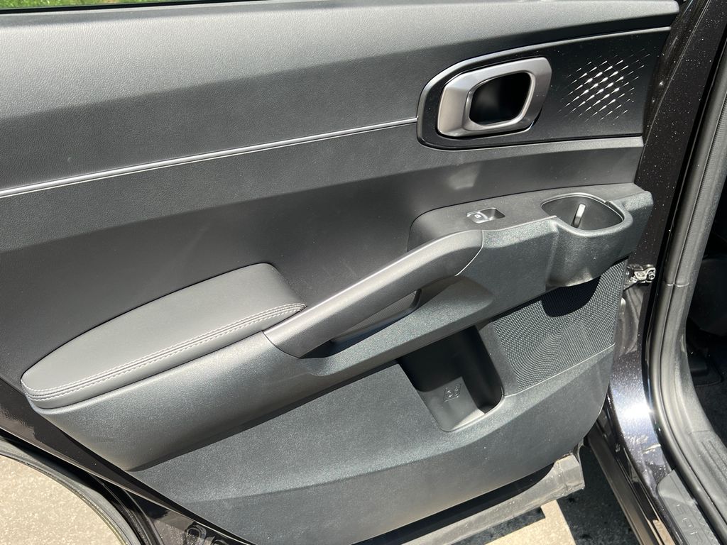 2025 Kia Sorento LX photo 13