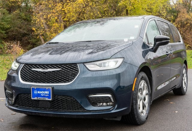 2024 Chrysler Pacifica Limited photo 2