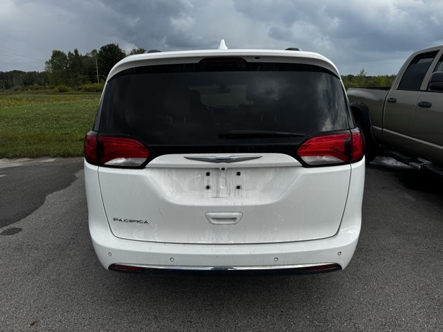 2018 Chrysler Pacifica Touring Plus photo 9
