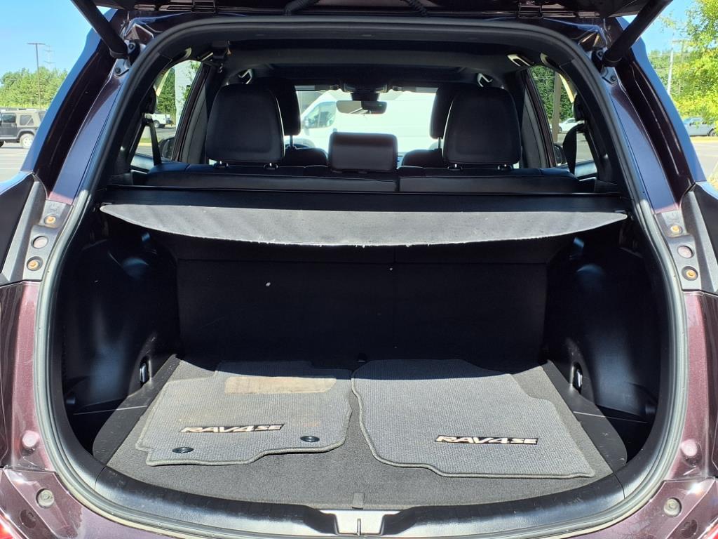 2017 Toyota RAV4 SE photo 23