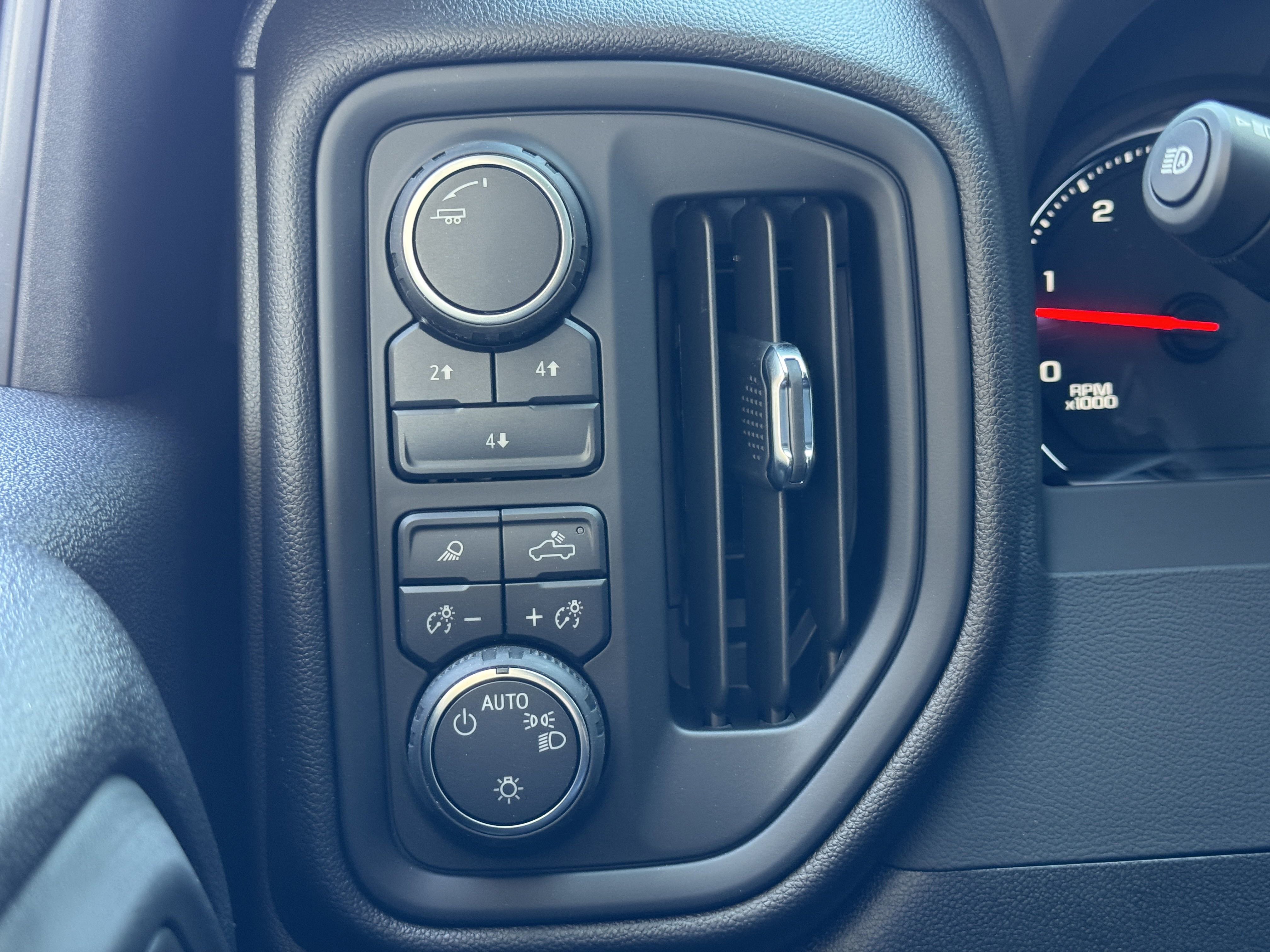 2025 Chevrolet Silverado 2500HD photo 13