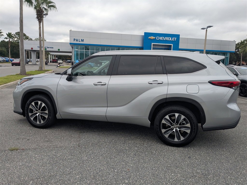 2023 Toyota Highlander Hybrid XLE photo 4