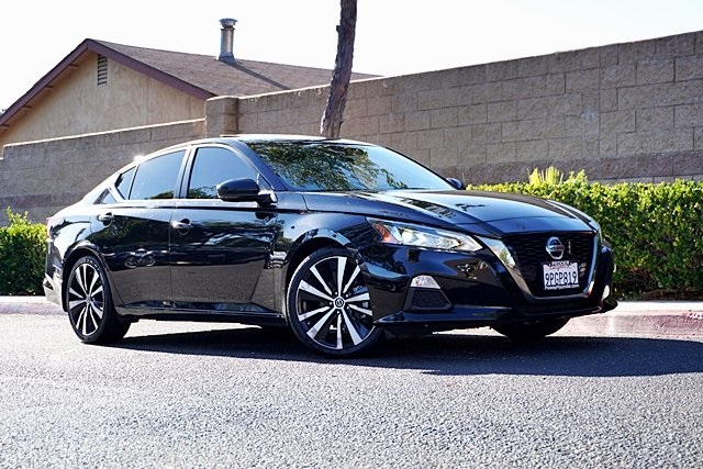 Used 2021 Black Nissan 2.5 SR image 1
