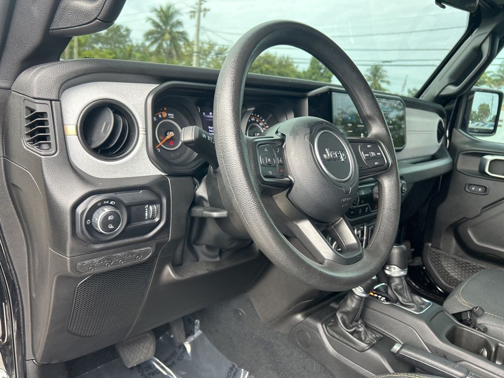 2024 Jeep Gladiator photo 10