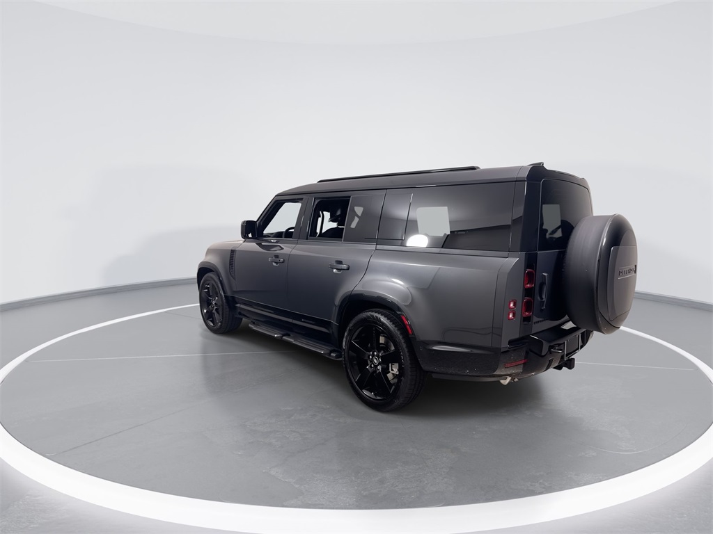 2025 Land Rover Defender 130 X-Dynamic SE photo 5