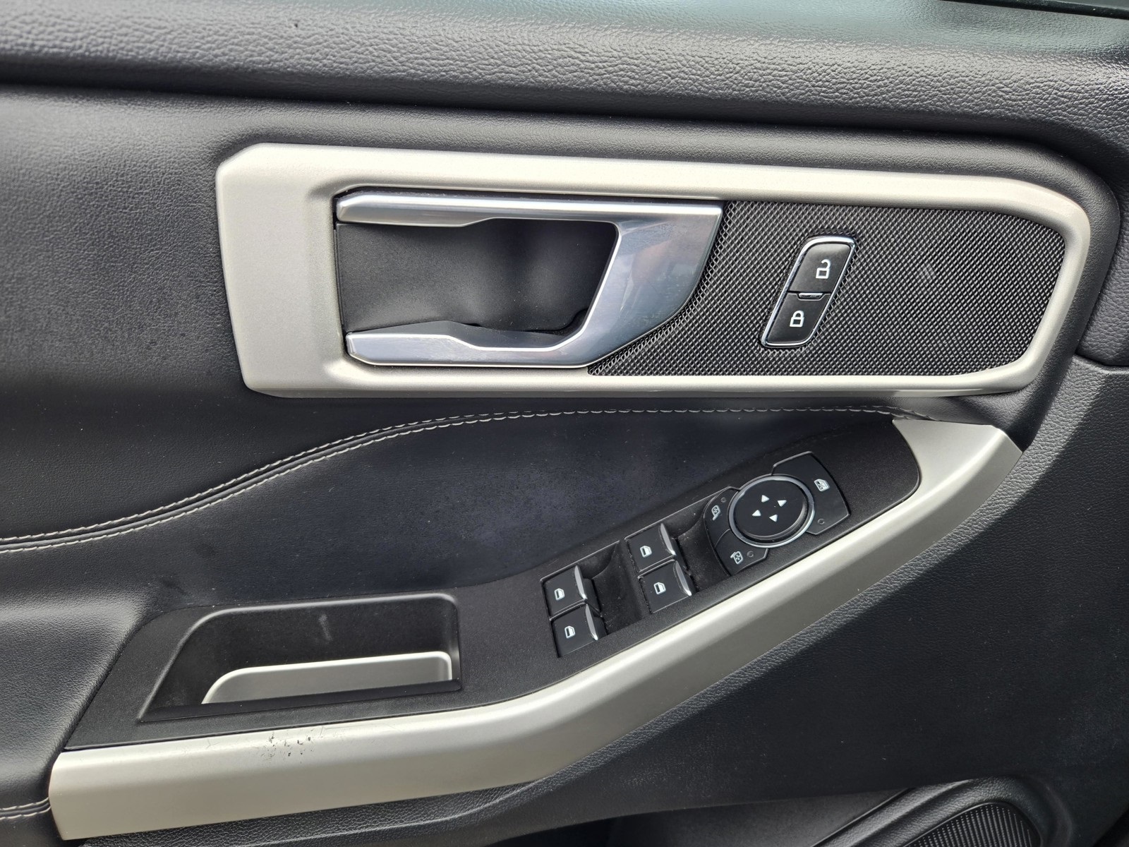2022 Ford Explorer XLT photo 19