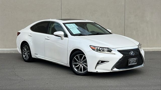 2016 Lexus ES 300h's photo