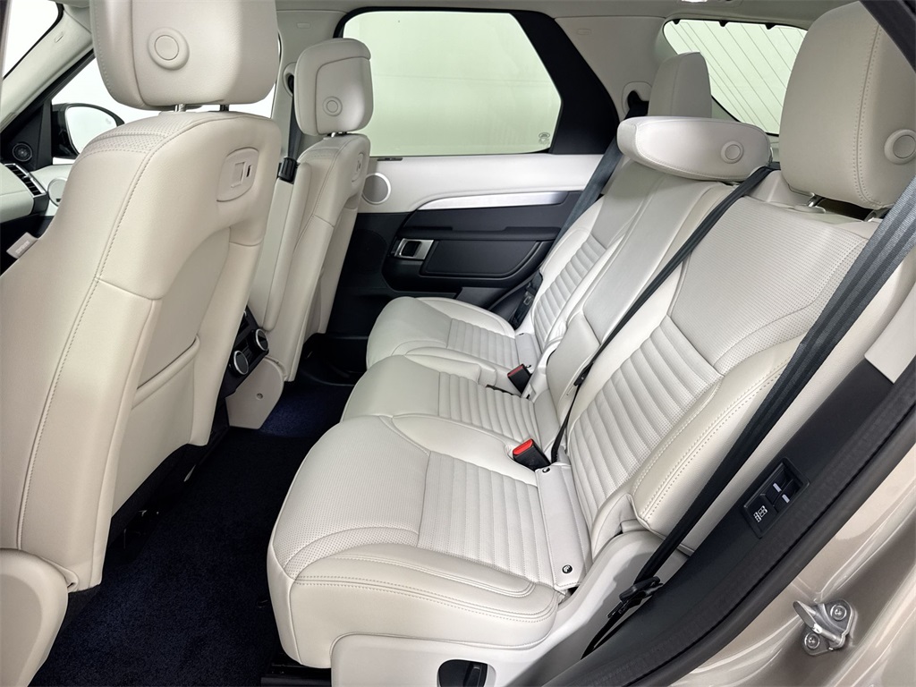 2025 Land Rover Discovery SE photo 20