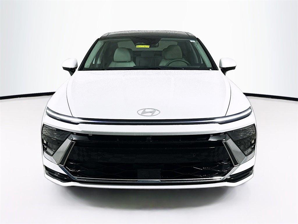 2025 Hyundai Sonata Hybrid Limited photo 2