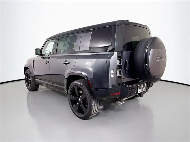 2025 Land Rover Defender 110 V8 photo 4