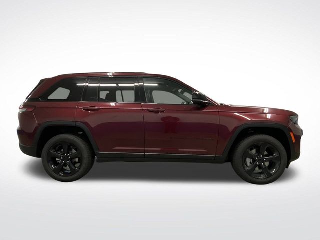 2025 Jeep Grand Cherokee Limited photo 2