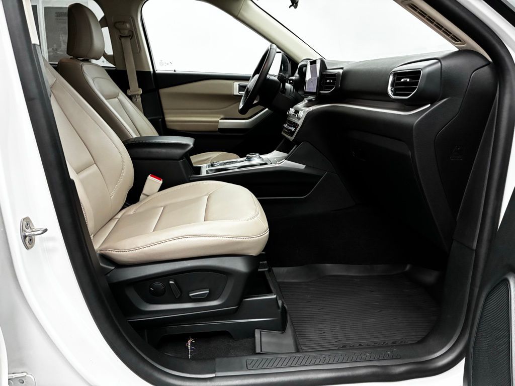 2023 Ford Explorer XLT photo 31