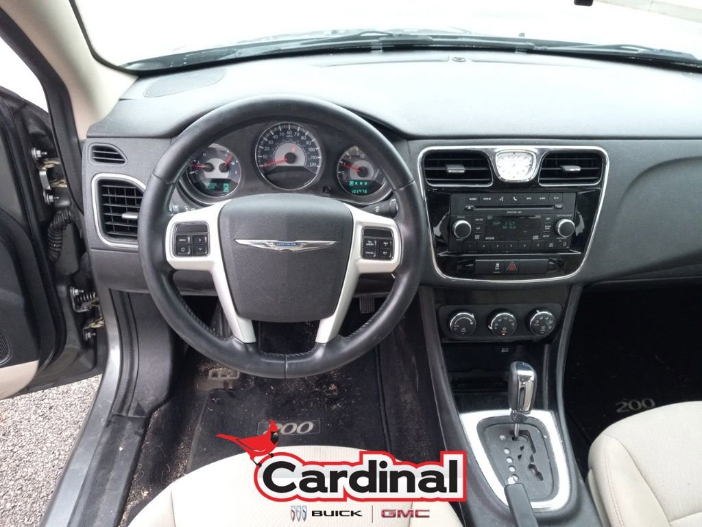 2011 Chrysler 200 Touring photo 18