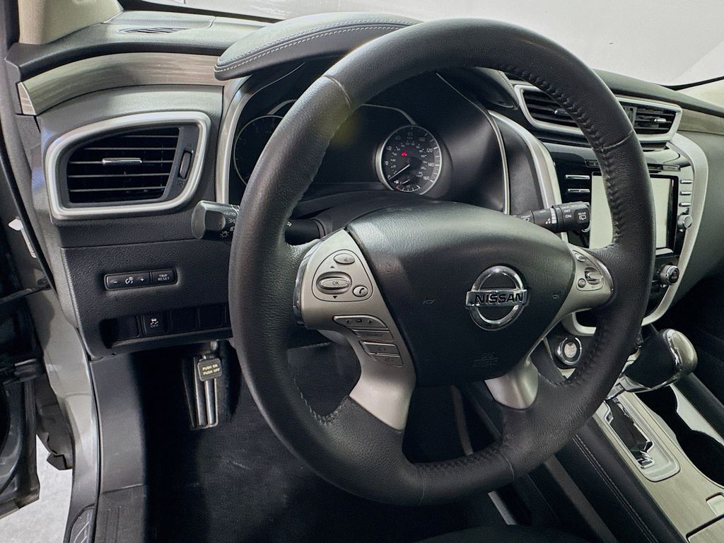 2016 Nissan Murano SV photo 11