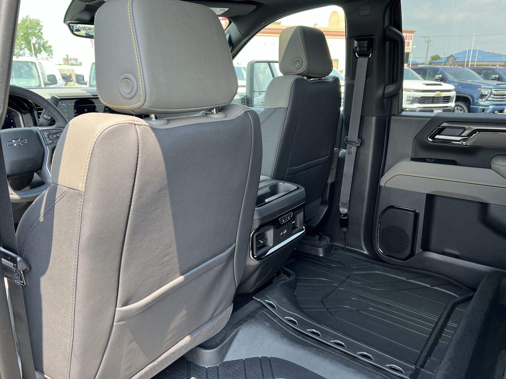 2025 Chevrolet Silverado 2500HD ZR2 photo 10