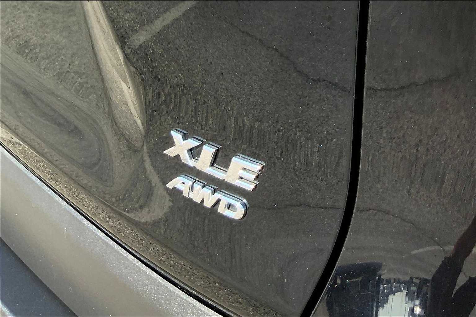 2021 Toyota RAV4 XLE photo 25