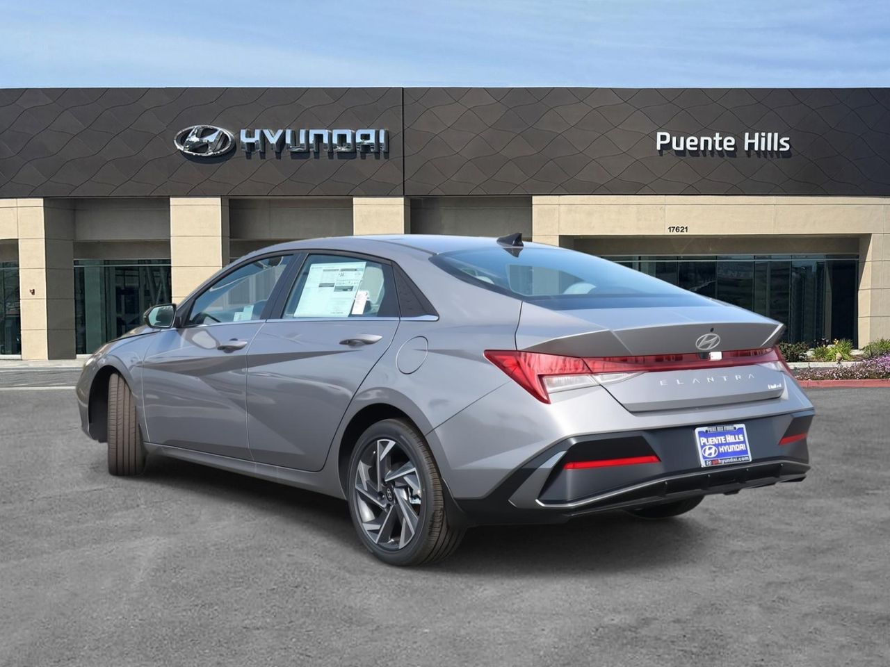 2025 Hyundai Elantra Limited photo 4