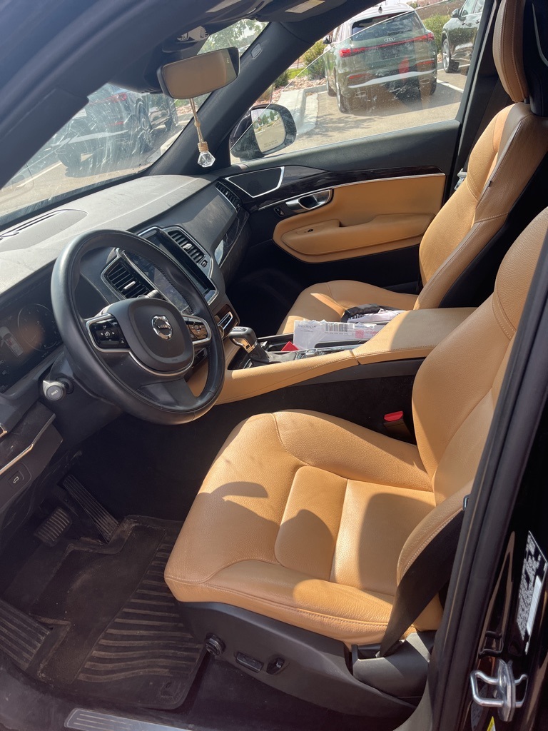 2018 Volvo XC90 T6 Momentum photo 3
