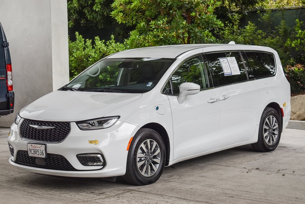2022 Chrysler Pacifica Hybrid Touring L photo 3