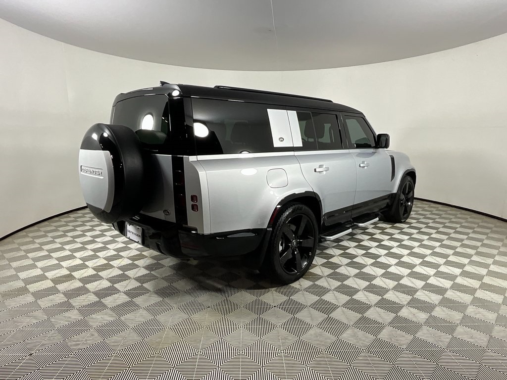 2023 Land Rover Defender 130 X-Dynamic SE photo 4