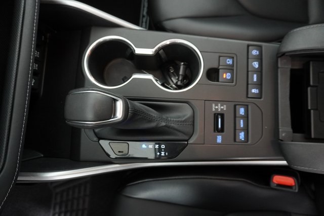 2020 Toyota Highlander XLE photo 25