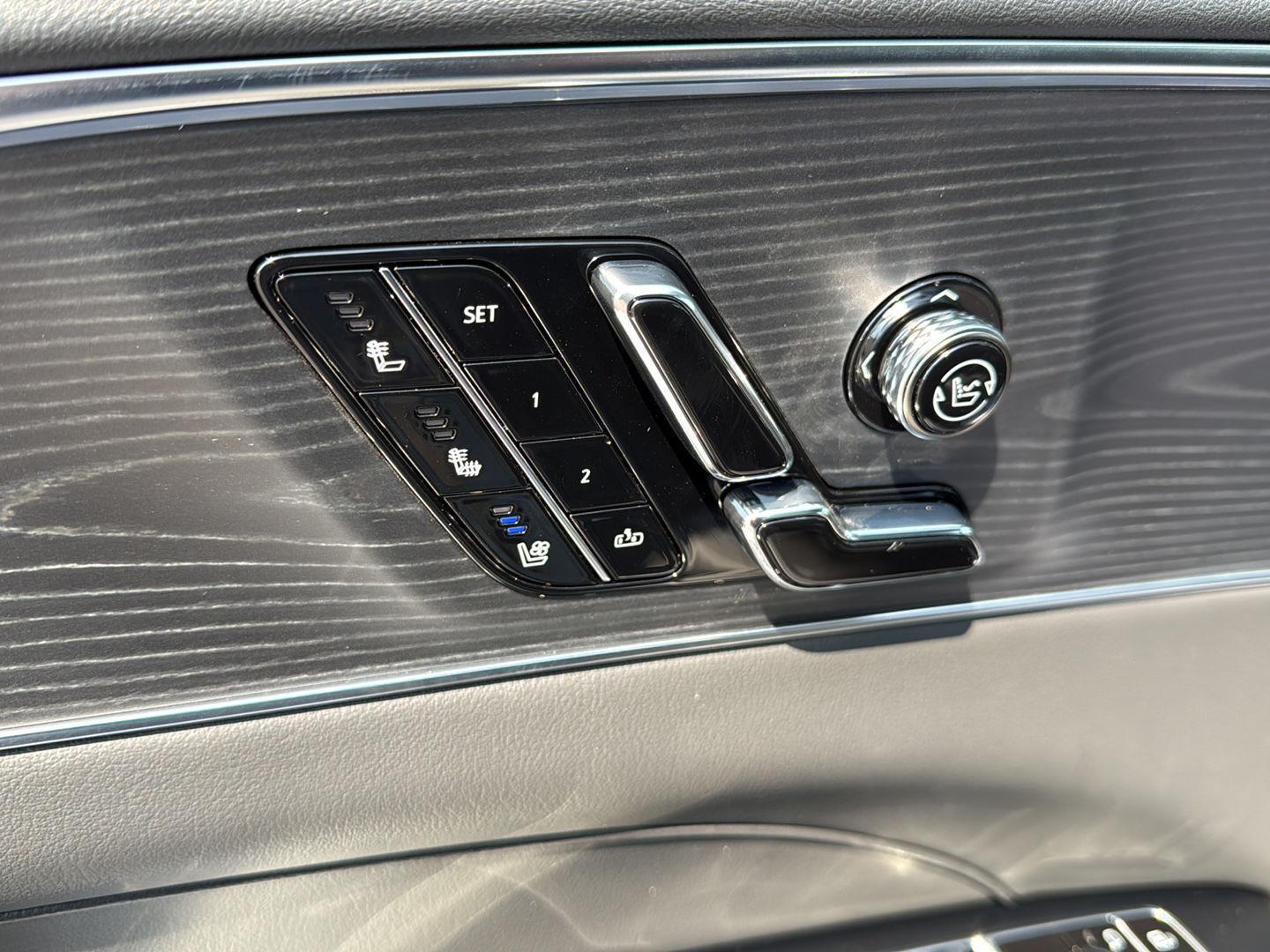 2025 Cadillac Lyriq Luxury photo 9