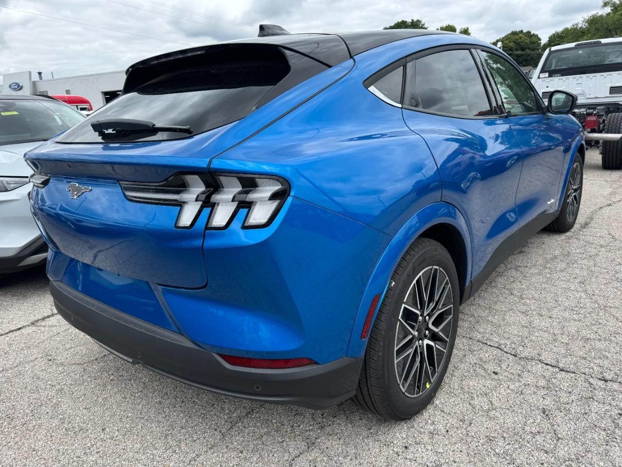 2025 Ford Mustang Mach-E Premium photo 3