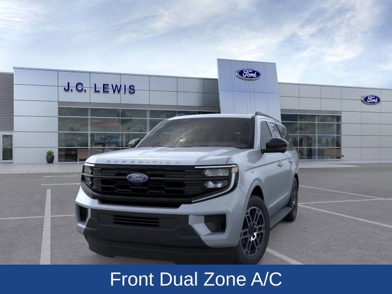 2025 Ford Expedition photo 3