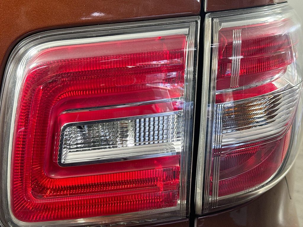 2017 Nissan Armada Platinum photo 30
