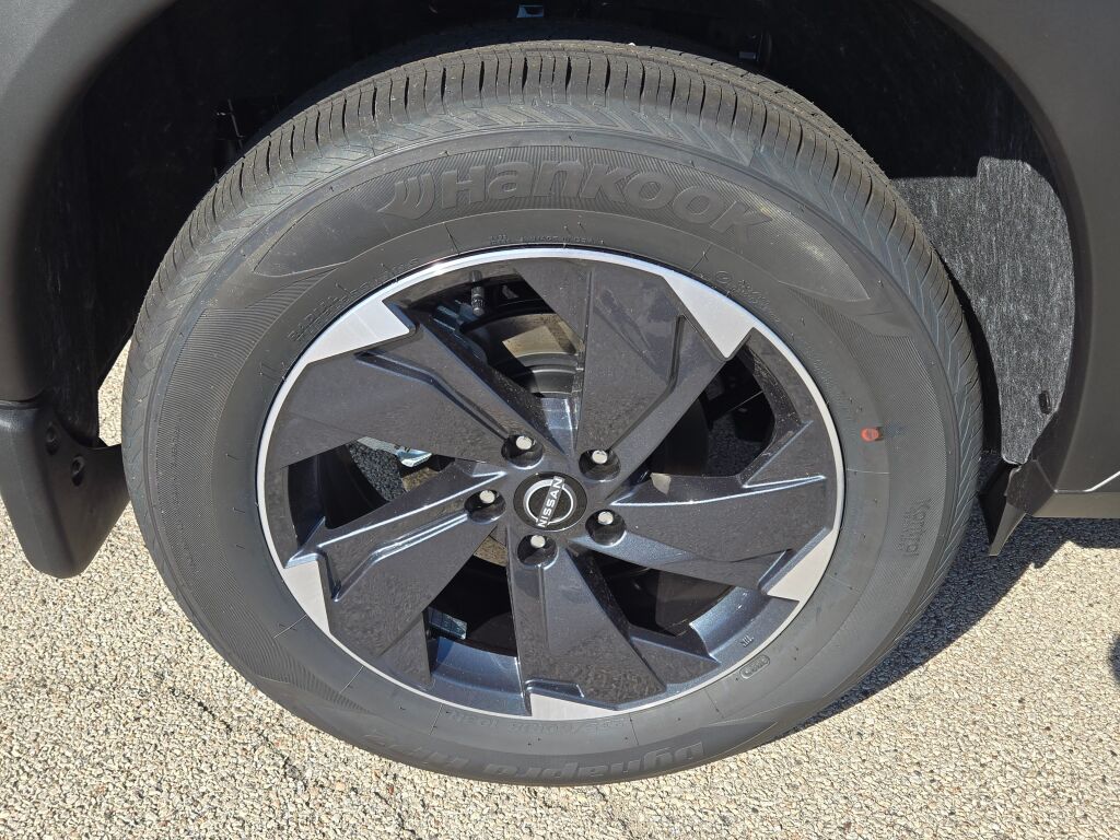 2026 Nissan Rogue SV photo 9