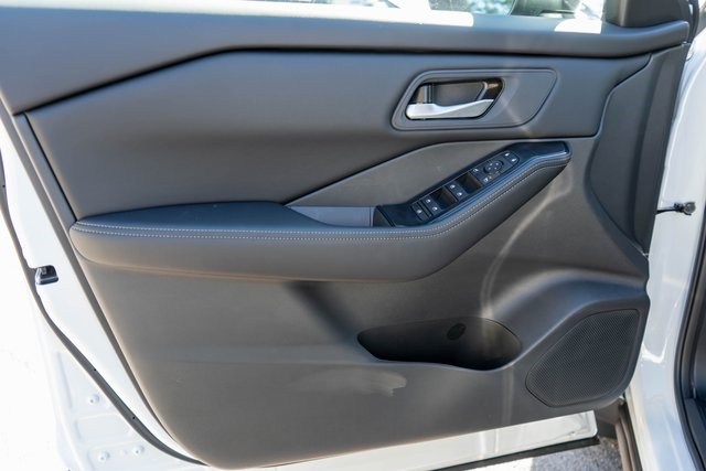 2026 Nissan Rogue SV photo 11