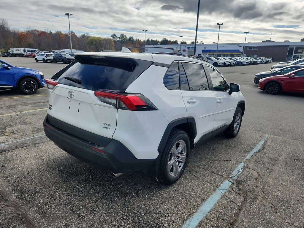 2023 Toyota RAV4 XLE photo 4