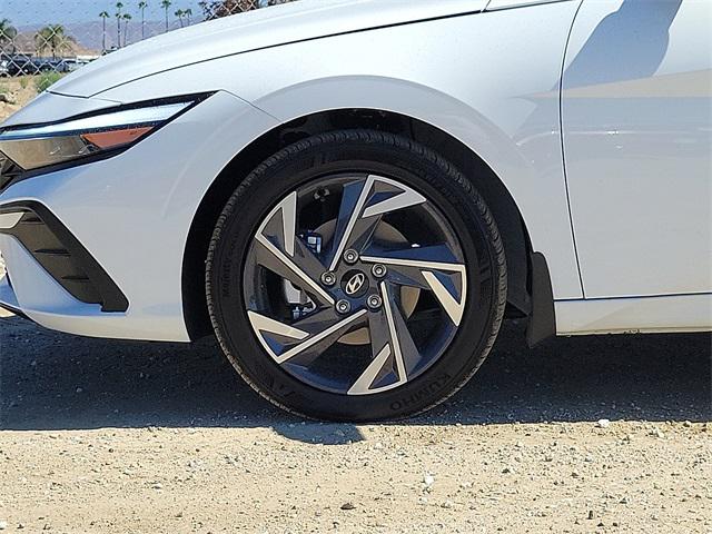 2025 Hyundai Elantra SEL Sport photo 22