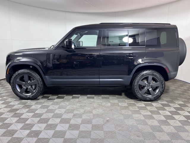 2025 Land Rover Defender 110 S photo 2
