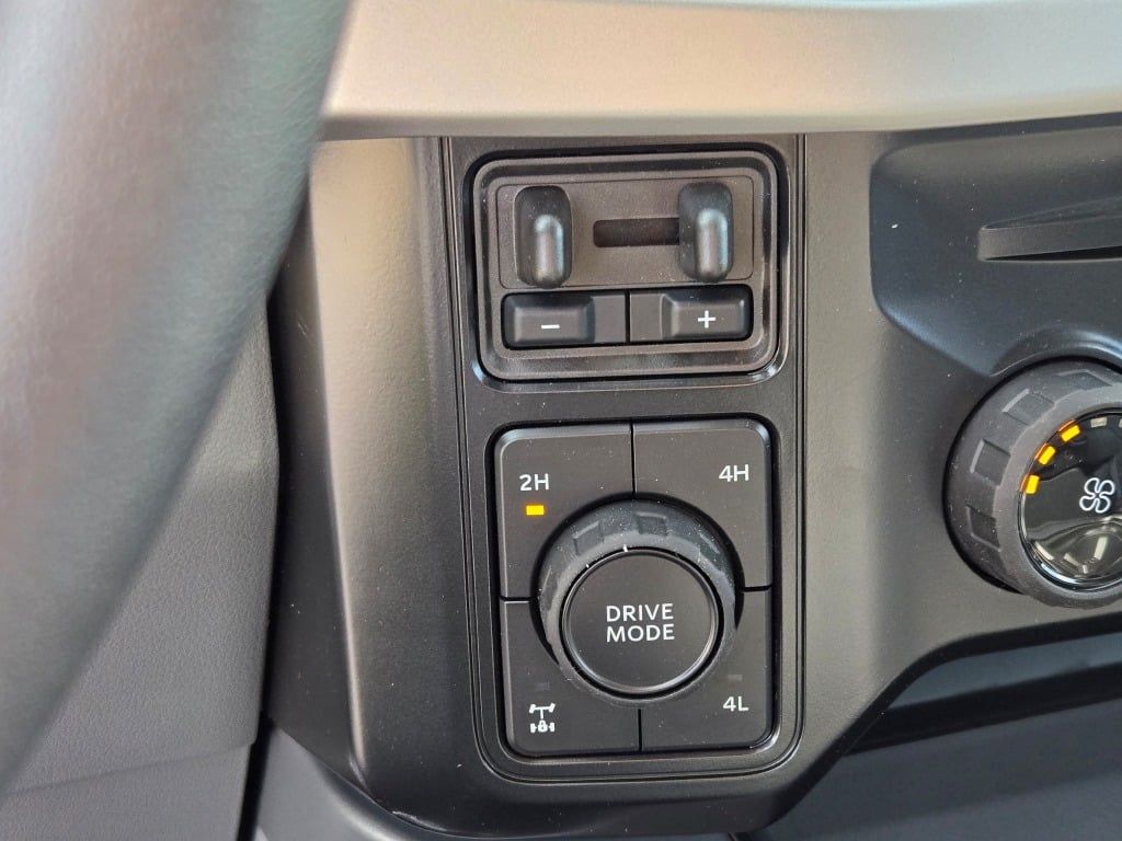 2026 Ford F-350 XLT photo 24