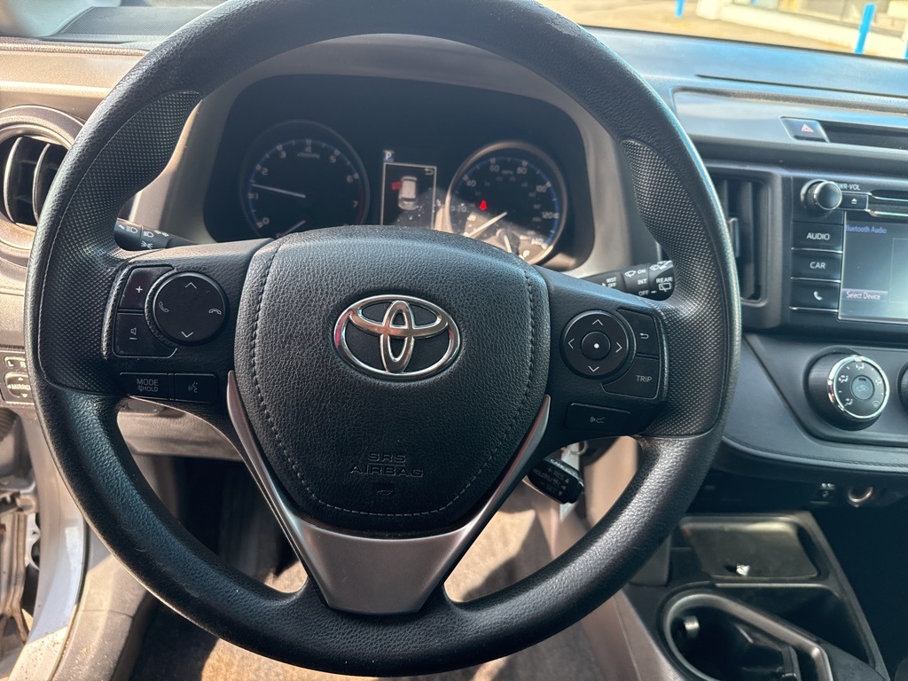 2017 Toyota RAV4 LE photo 19