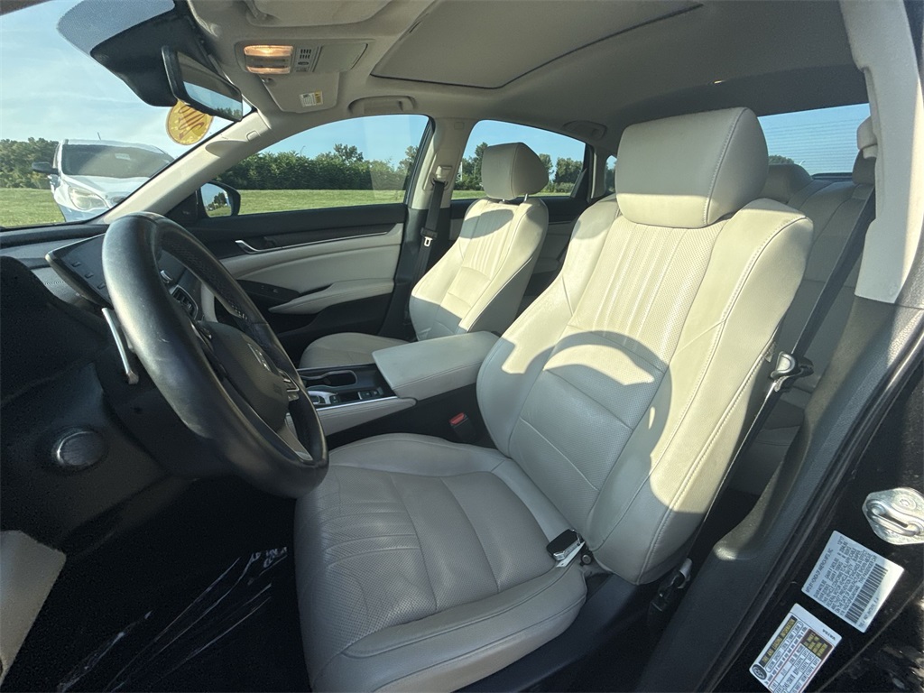 2018 Honda Accord Touring 2.0T photo 12