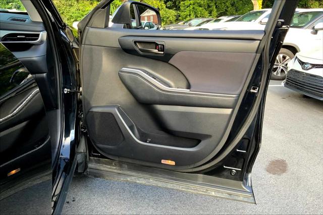 2021 Toyota Highlander L photo 19
