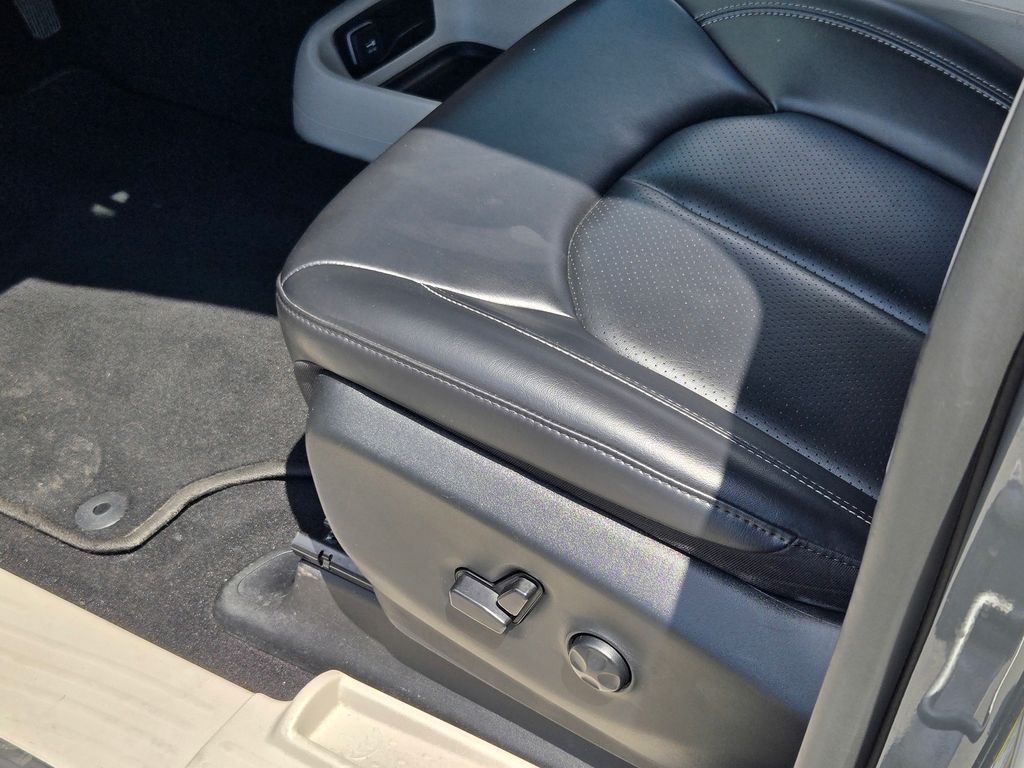 2023 Chrysler Pacifica Touring L photo 19