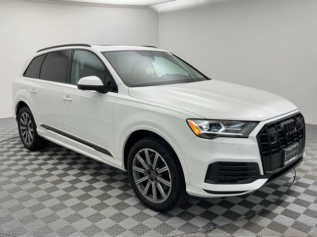 2022 Audi Q7 45 Premium Plus photo 3