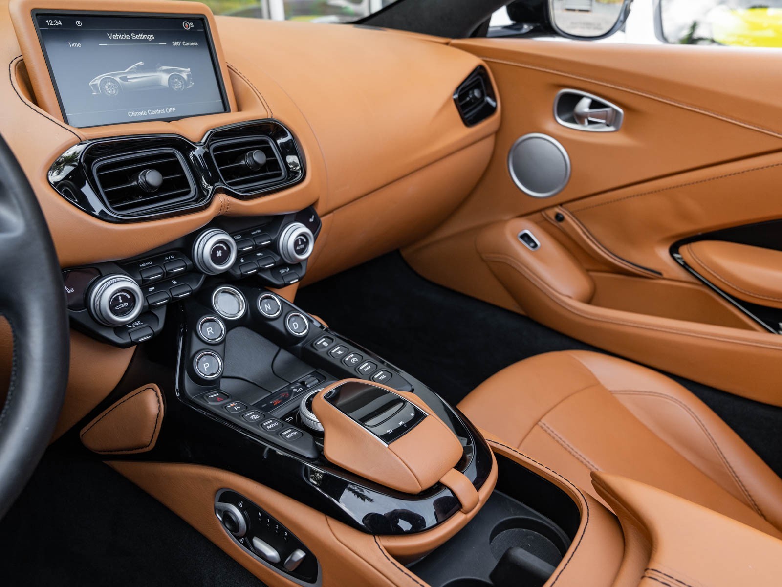 2021 Aston Martin Vantage photo 8