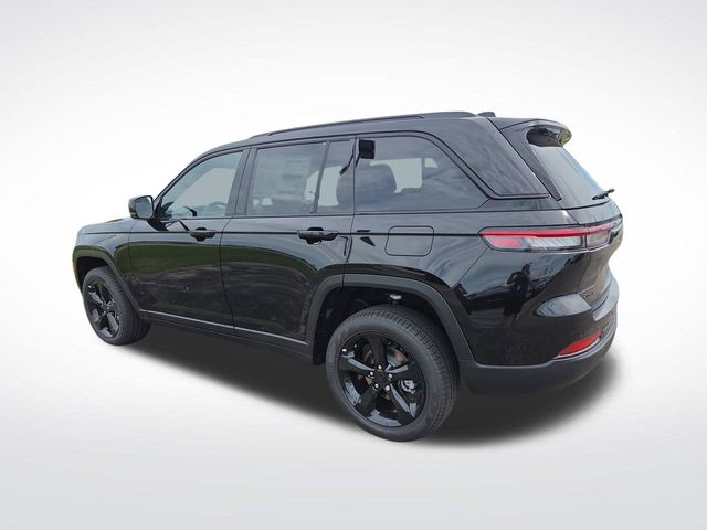 2025 Jeep Grand Cherokee Limited photo 3