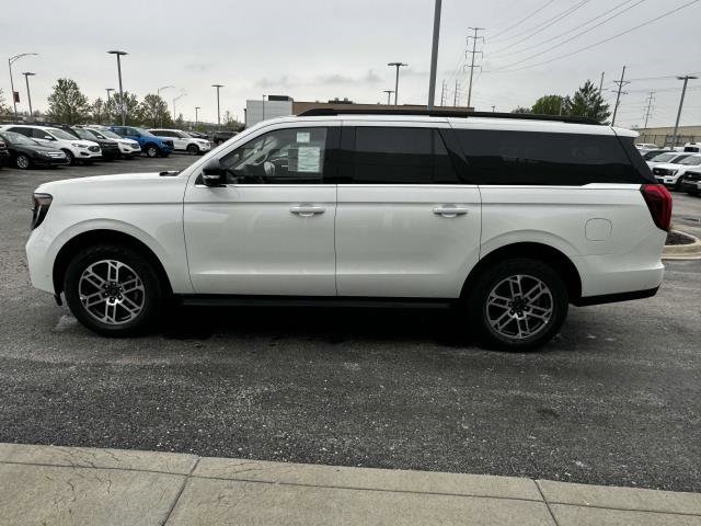 2025 Ford Expedition MAX photo 2