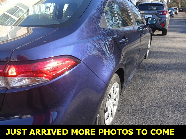 2021 Toyota Corolla LE photo 3