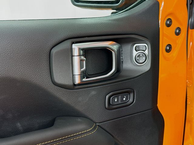 2025 Jeep Wrangler Sahara photo 17